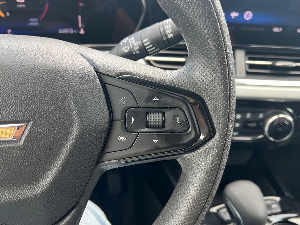 Used 2025 Chevrolet Trax LT FWD image 12