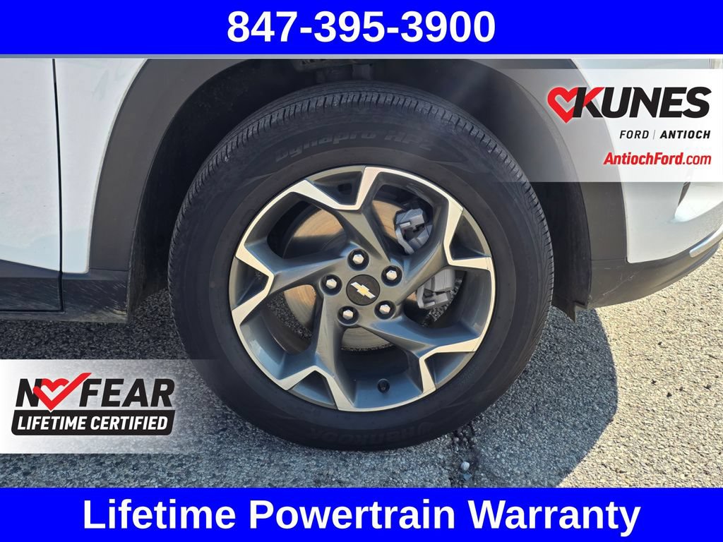 Used 2025 Chevrolet Trax LT FWD image 14