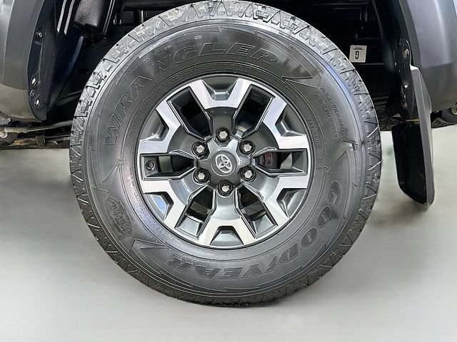 Used 2021 Toyota Tacoma TRD Off-Road AWD/4WD image 31
