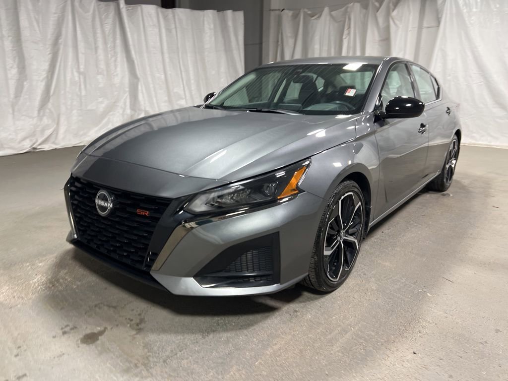 Used 2025 Nissan Altima 2.5 SR image 3