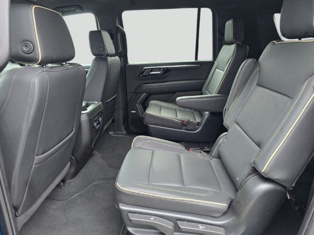 Used 2025 Chevrolet Suburban Premier AWD/4WD image 16