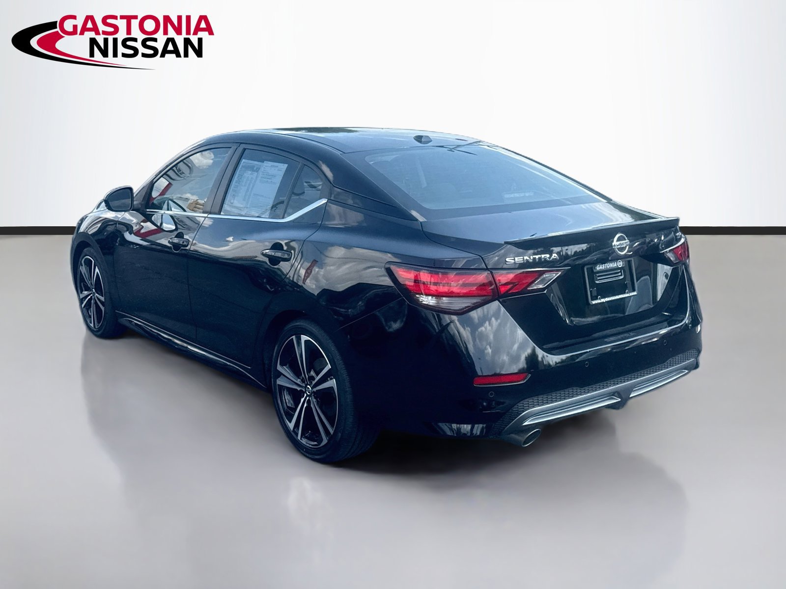 Used 2022 Nissan Sentra SR w/ Electronics Package FWD image 6