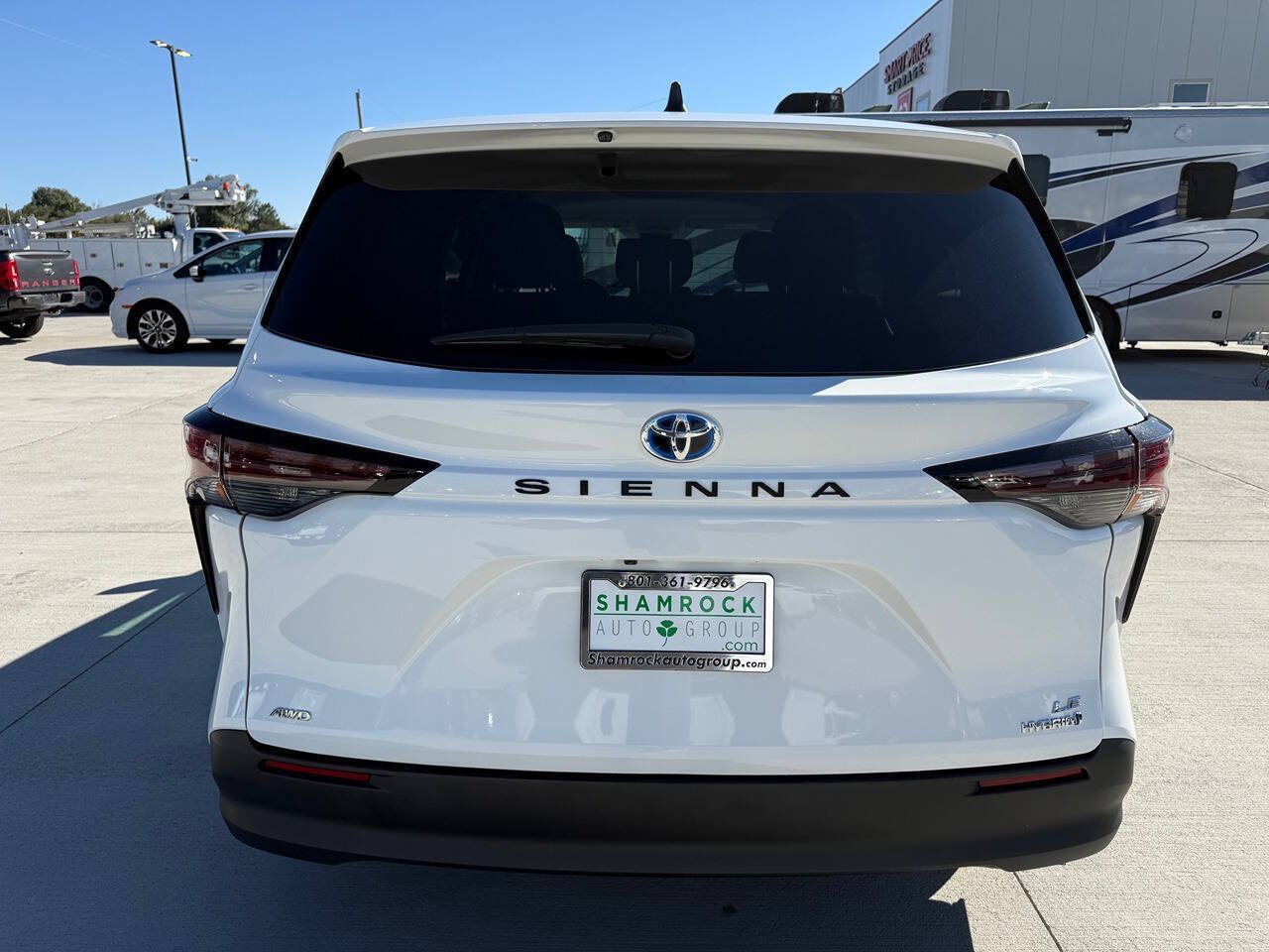 Used 2024 Toyota Sienna LE AWD/4WD image 4