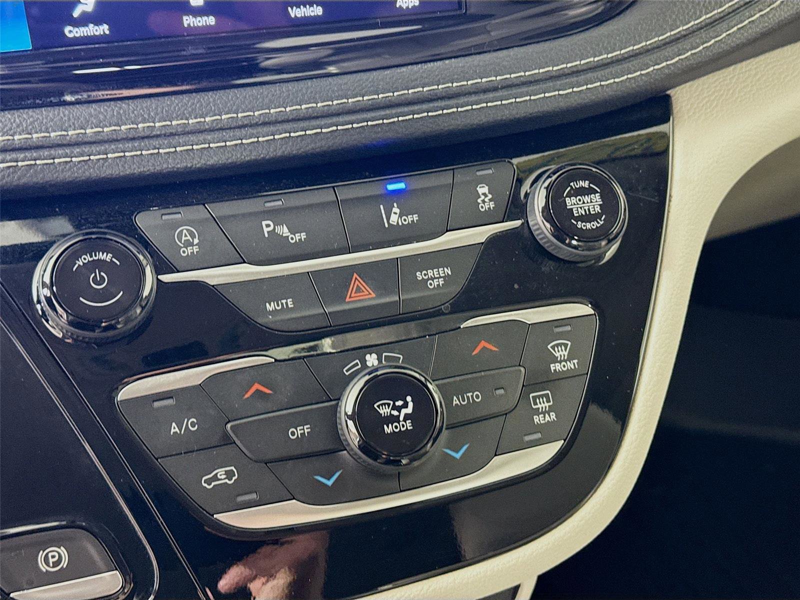 Used 2021 Chrysler Pacifica Touring-L AWD/4WD image 9