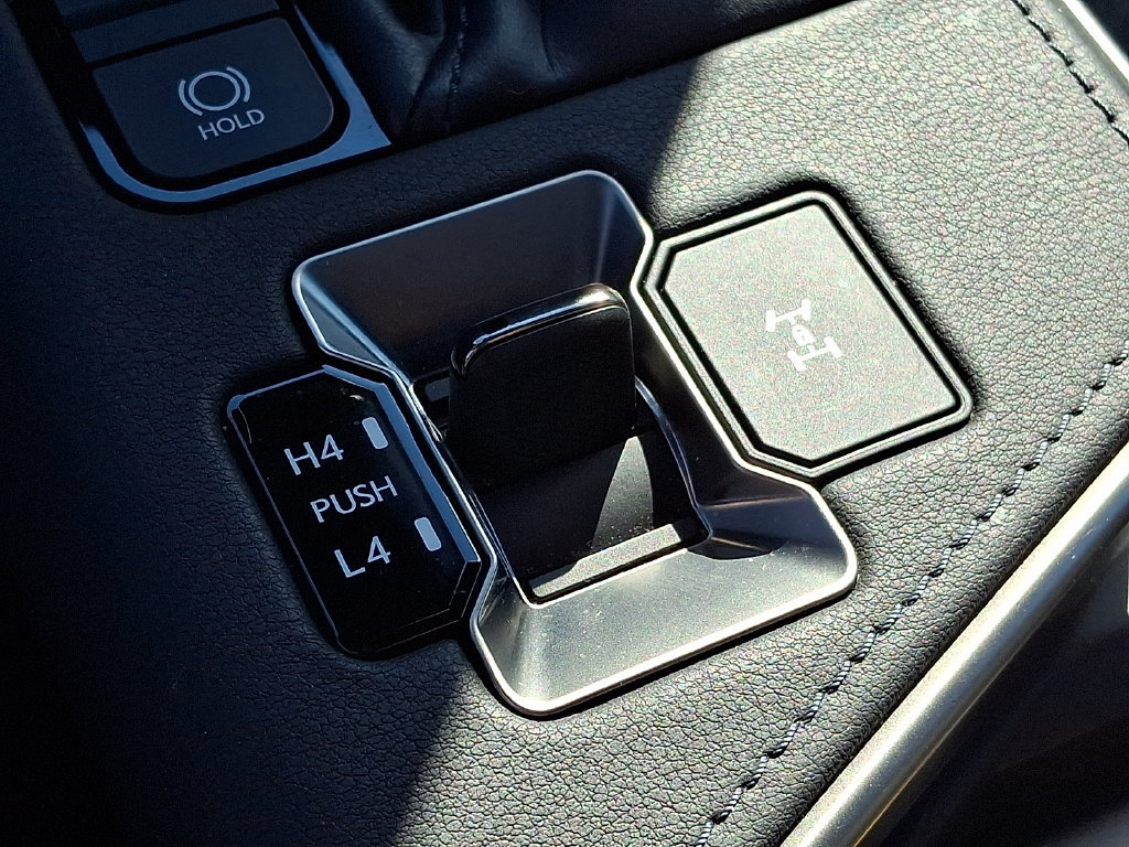 Used 2024 Lexus GX 550 w/ Accessory Package (Z1) AWD/4WD image 26