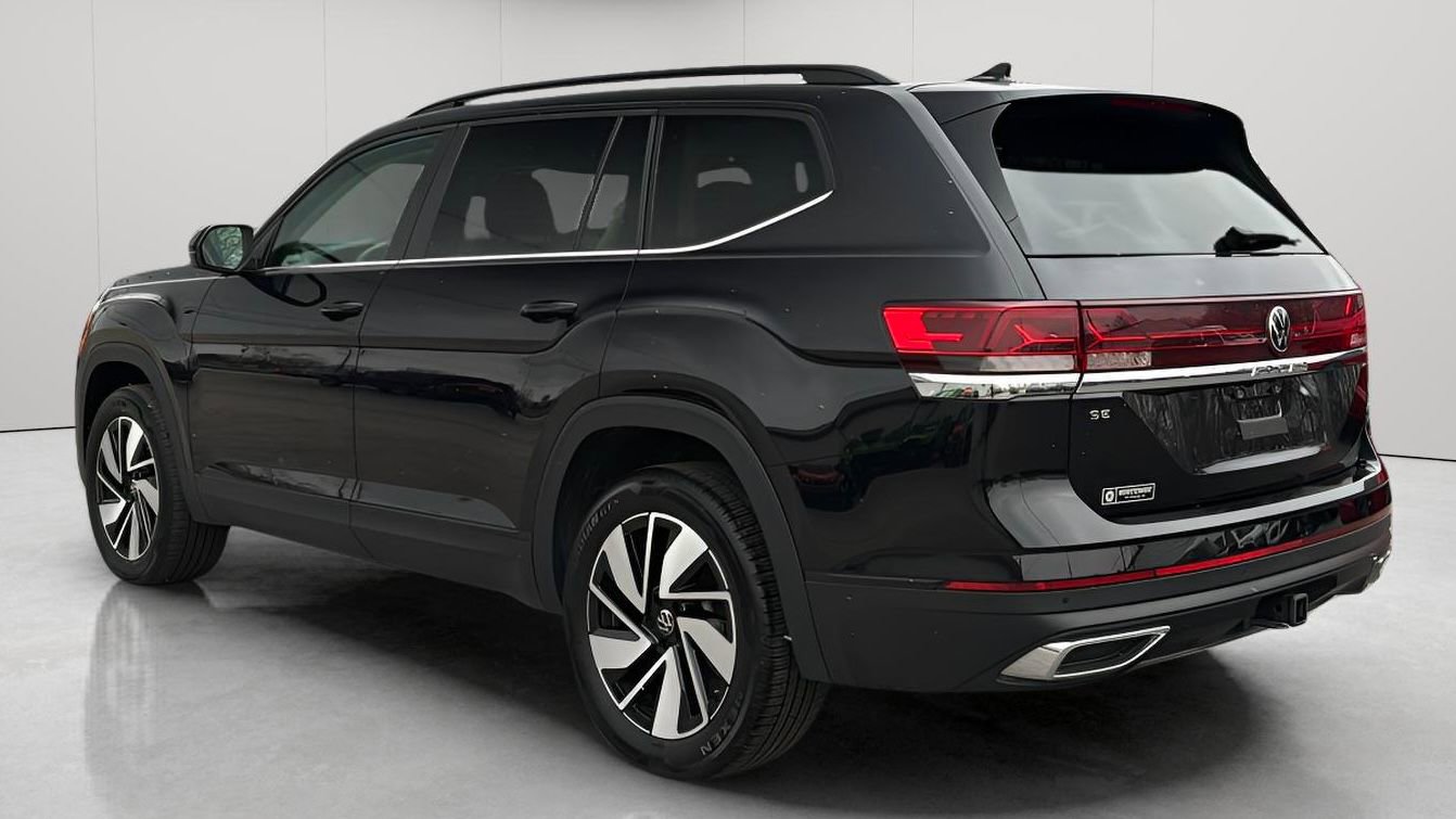 Used 2025 Volkswagen Atlas SE image 8