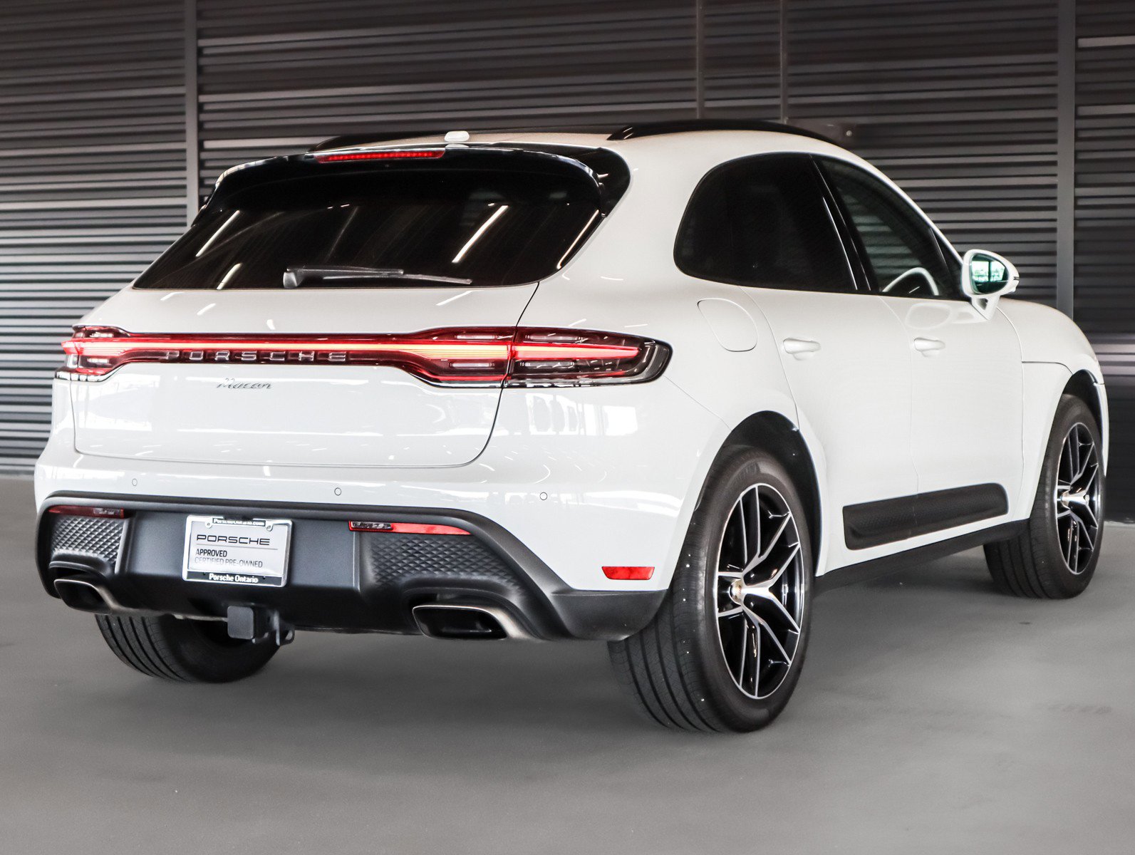 Certified 2024 Porsche Macan image 10