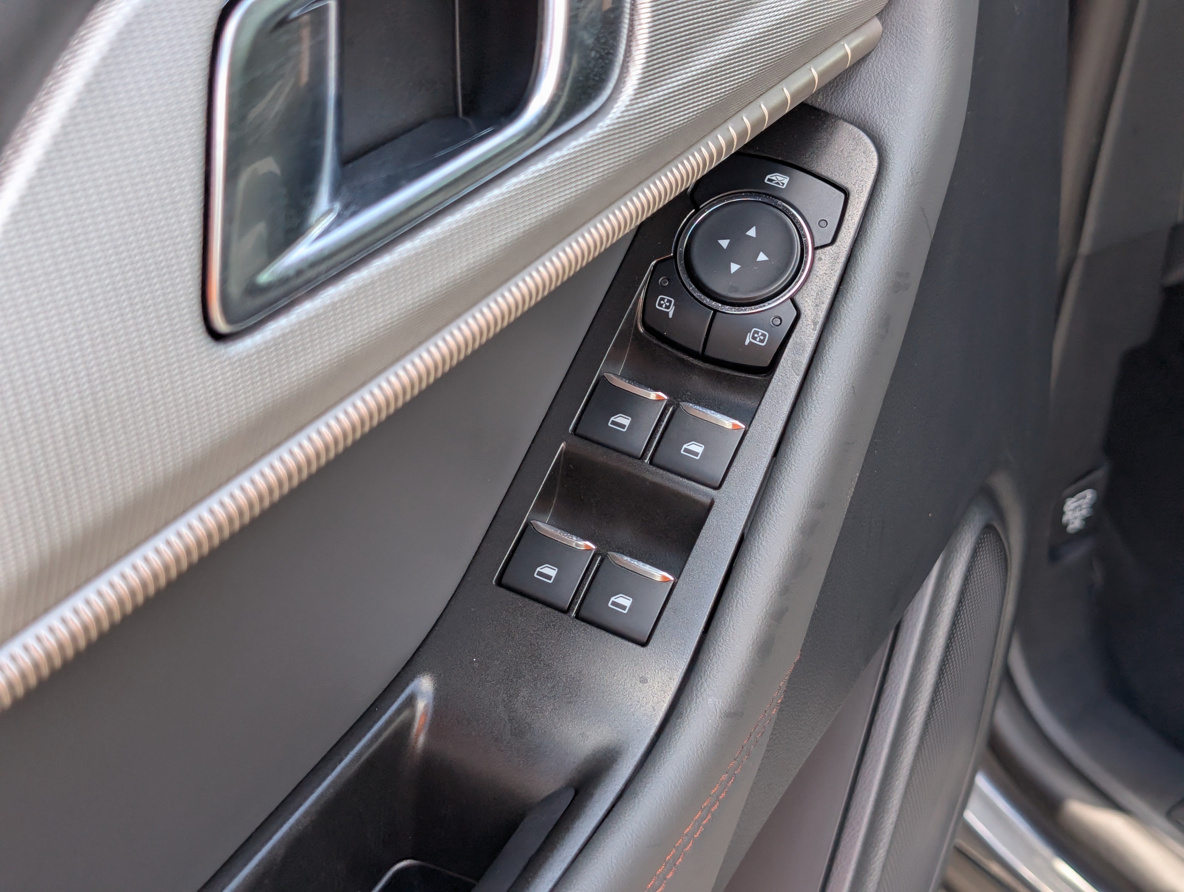 New 2026 Ford Explorer Active RWD image 18