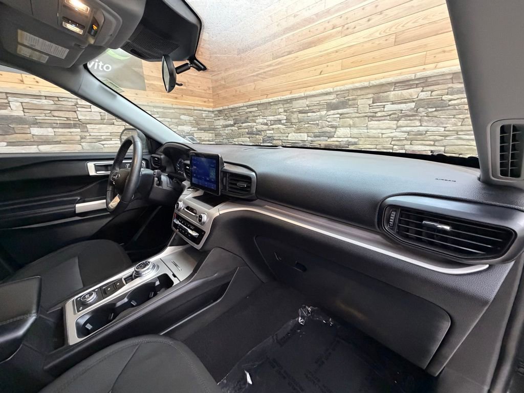 Used 2023 Ford Explorer XLT image 13
