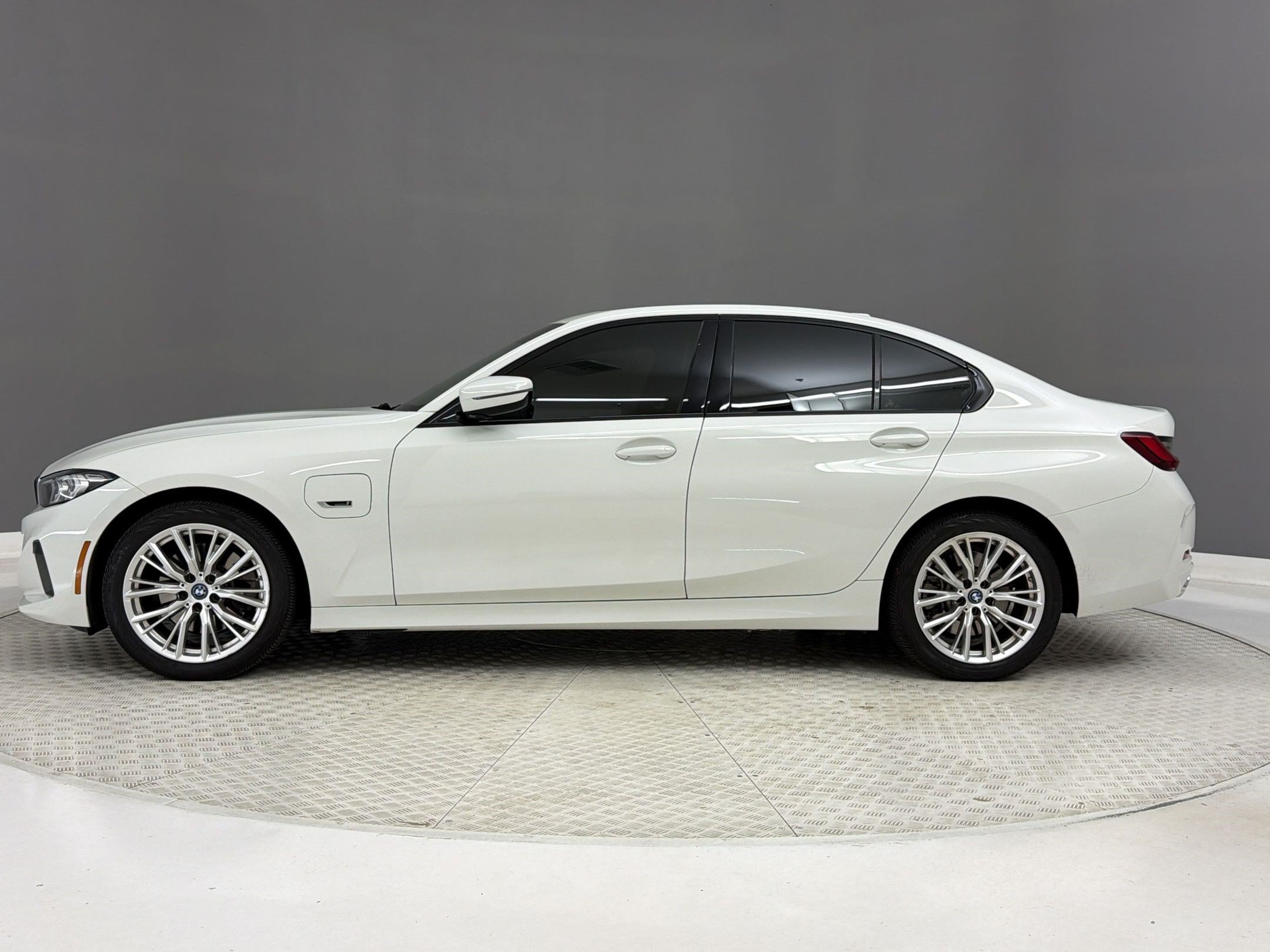 Used 2023 BMW 330e w/ Driving Assistance Package RWD image 2