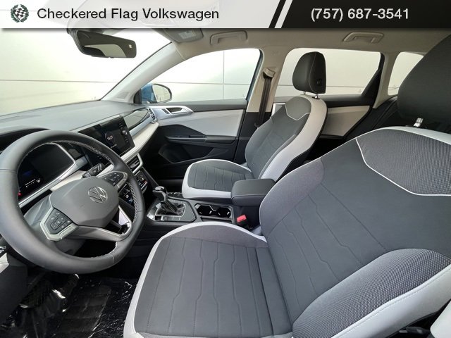 New 2025 Volkswagen Taos SE image 2