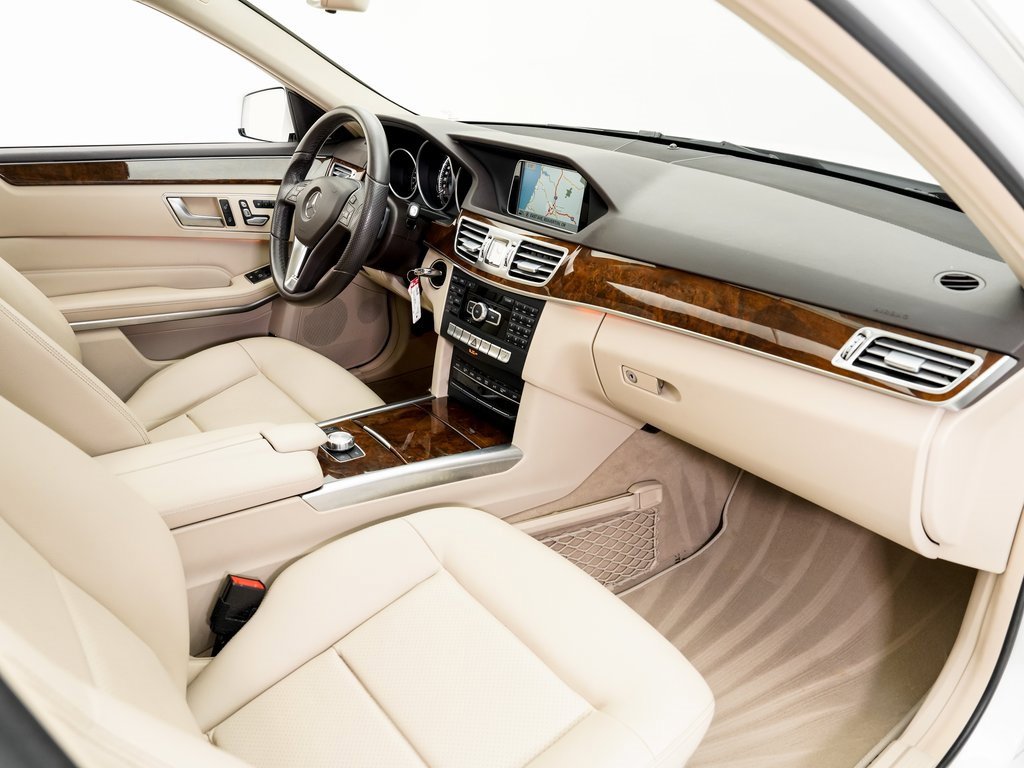 Used 2015 Mercedes-Benz E 250 BlueTEC 4MATIC Sedan image 22