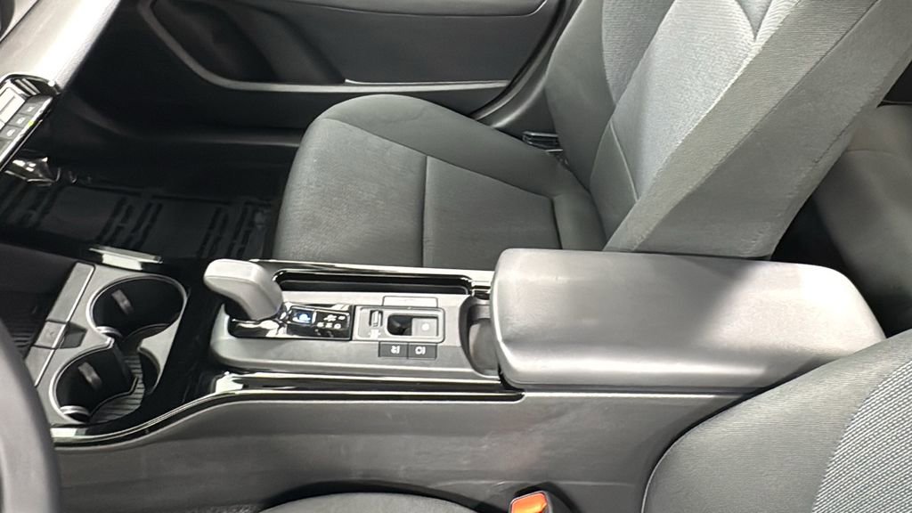 Used 2024 Toyota Prius LE image 33