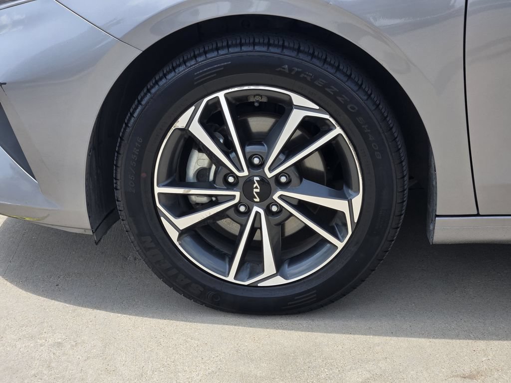 Certified 2024 Kia Forte LXS FWD image 17