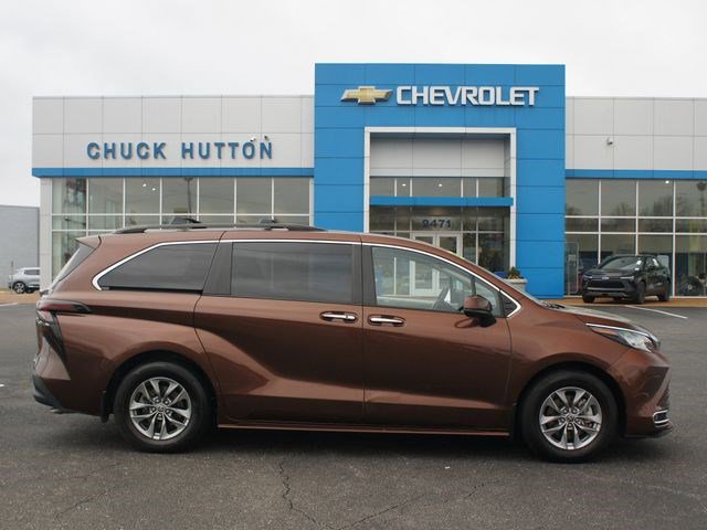 Used 2023 Toyota Sienna XLE image 1