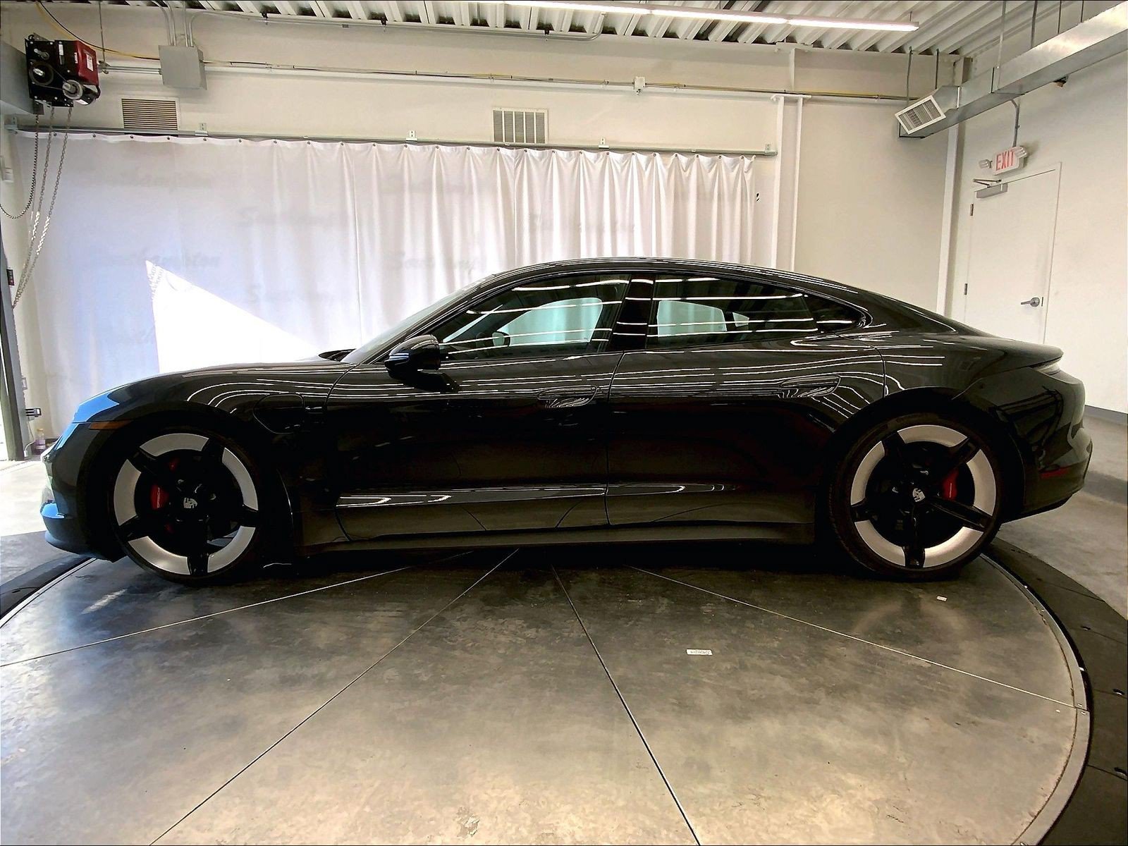 Used 2025 Porsche Taycan 4S AWD/4WD image 2