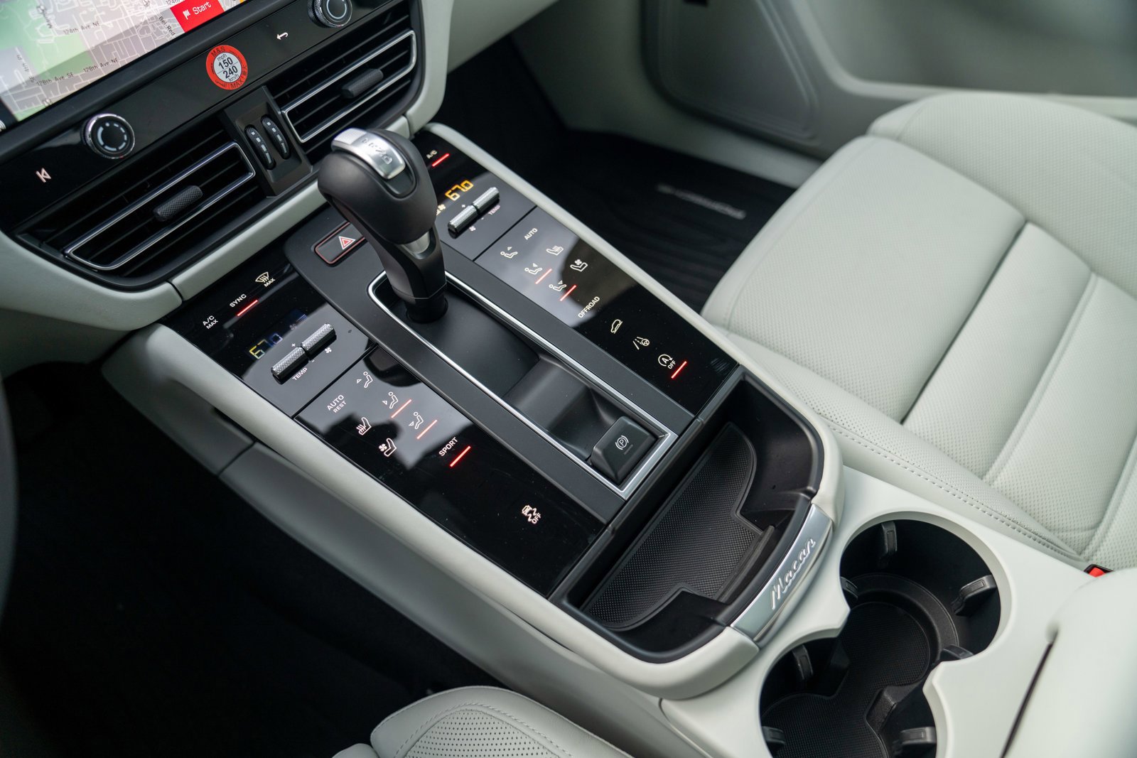 Certified 2025 Porsche Macan image 21