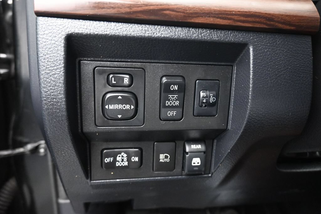 Used 2018 Toyota Tundra Limited w/ Limited Premium Package AWD/4WD image 28