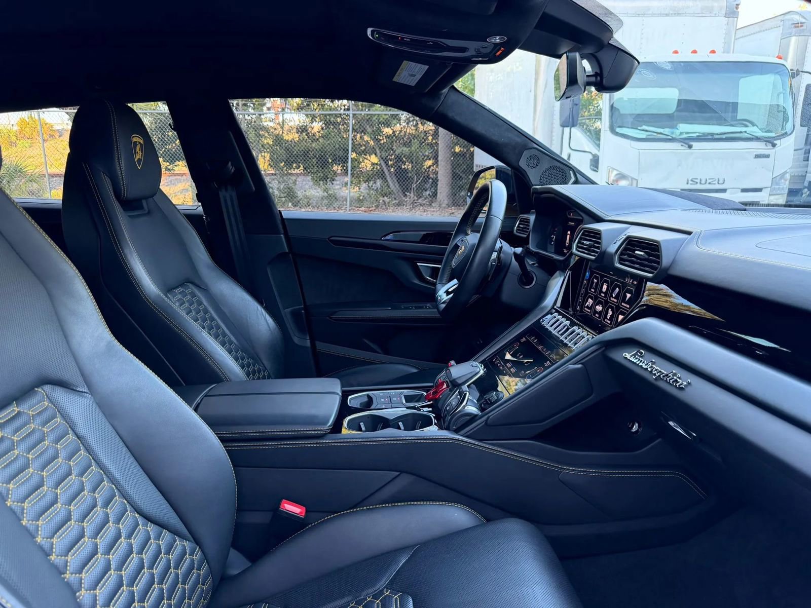 Used 2021 Lamborghini Urus AWD/4WD image 44