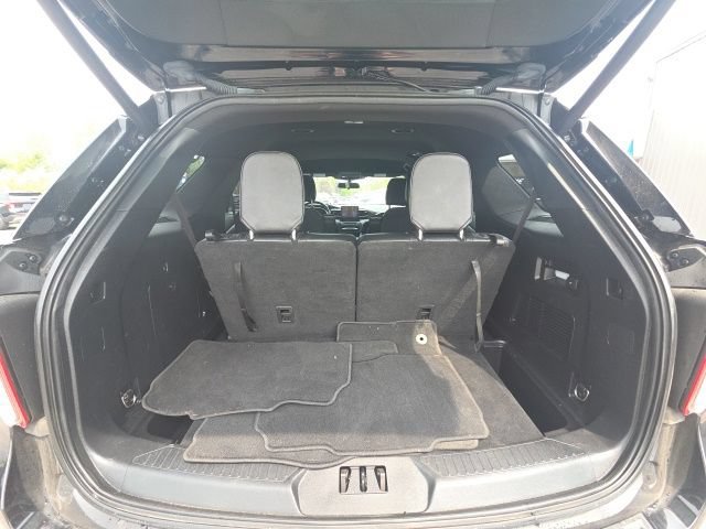 Used 2020 Ford Explorer XLT w/ Equipment Group 202A AWD/4WD image 16