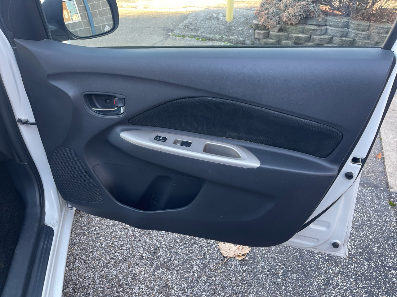 Used 2011 Toyota Yaris Sedan image 17