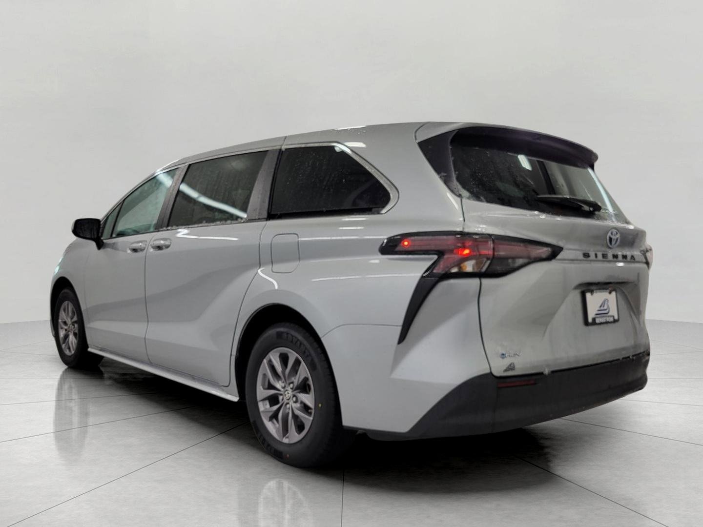 Used 2025 Toyota Sienna LE image 21