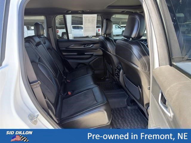 Used 2023 Jeep Grand Cherokee Altitude AWD/4WD image 17