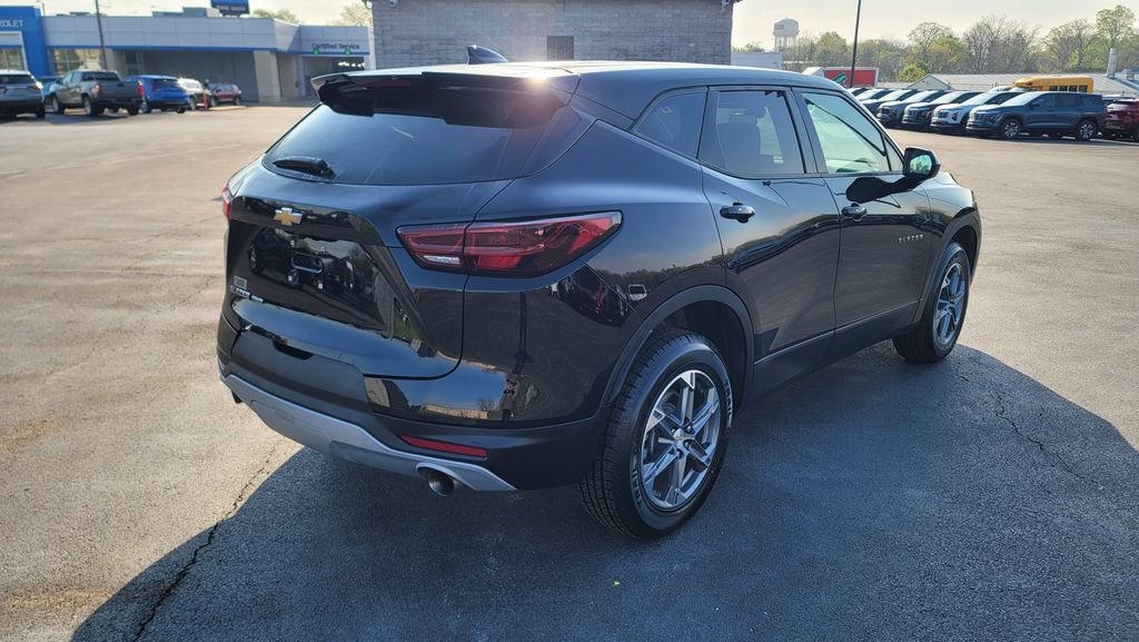 Used 2025 Chevrolet Blazer LT AWD/4WD image 12