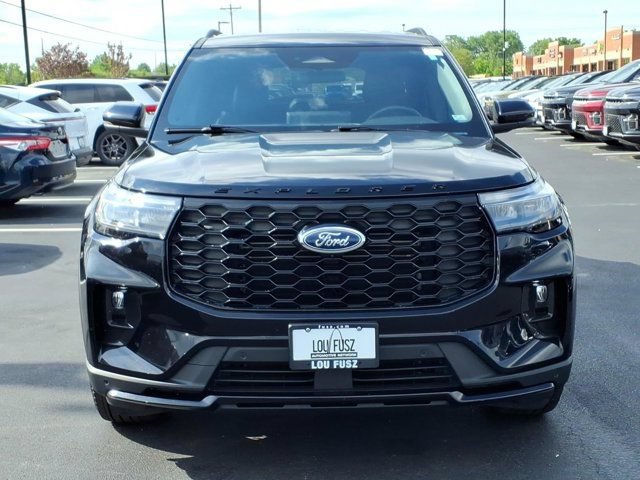 Used 2025 Ford Explorer ST-Line AWD/4WD image 32