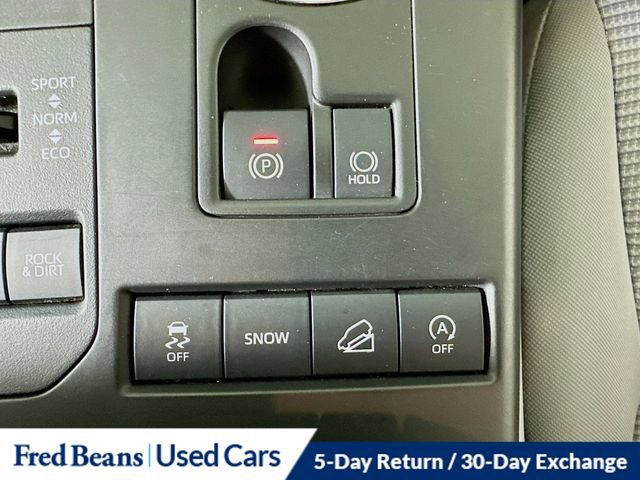 Certified 2020 Toyota Highlander L image 15