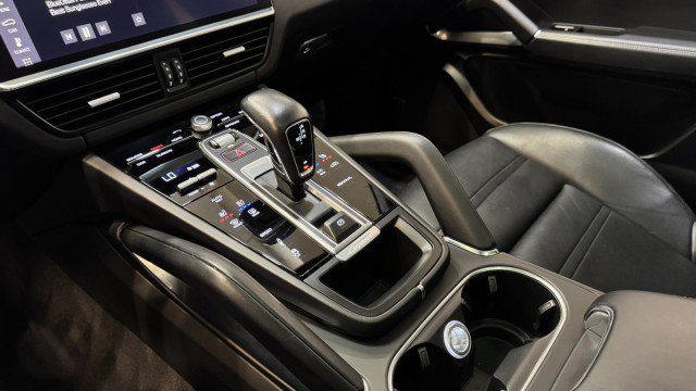 Used 2021 Porsche Cayenne Turbo image 18