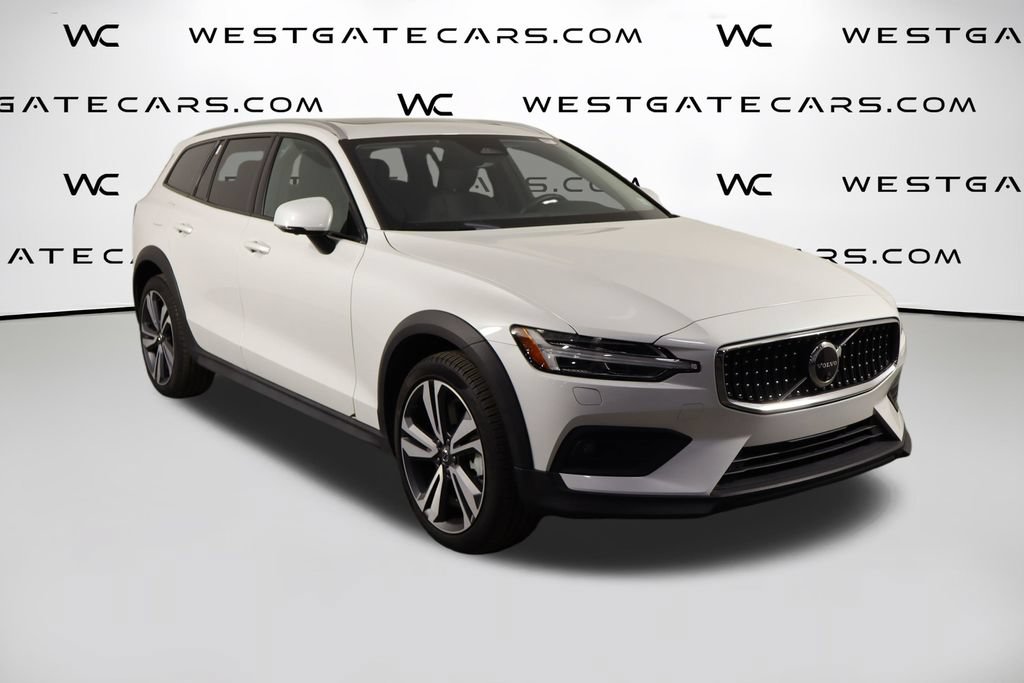 Used 2026 Volvo V60 B5 Cross Country Plus AWD/4WD image 41