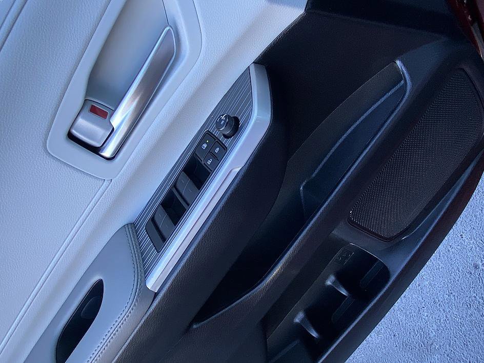 Certified 2025 Toyota Sienna XLE image 10