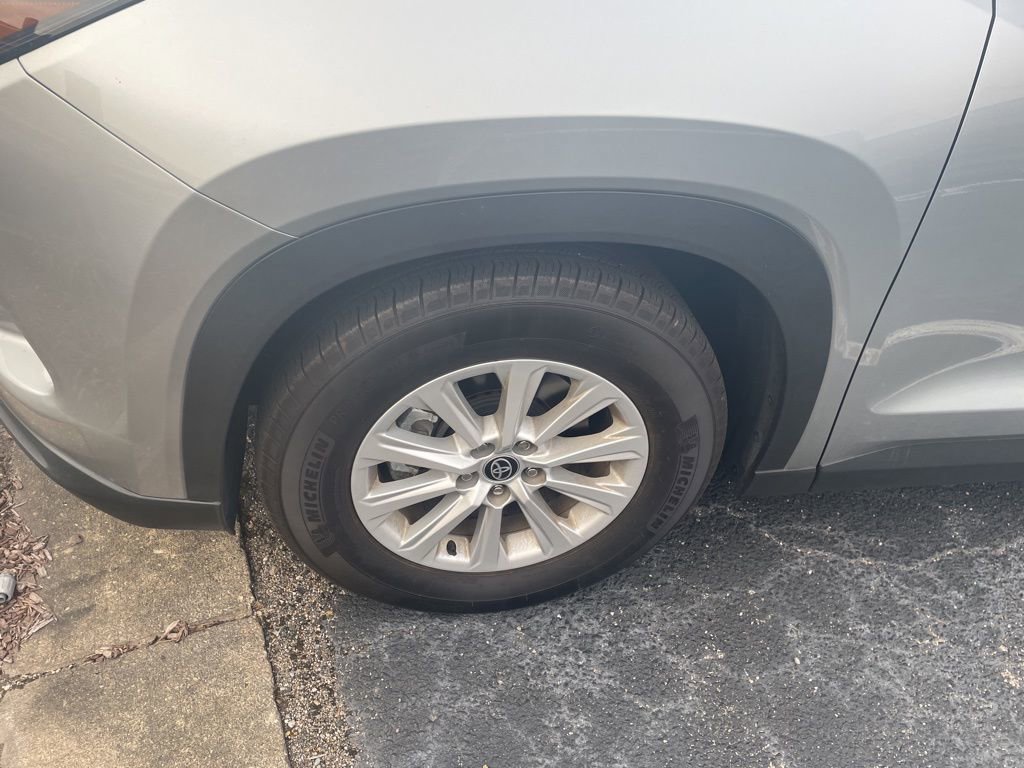 Used 2024 Toyota Grand Highlander XLE image 3