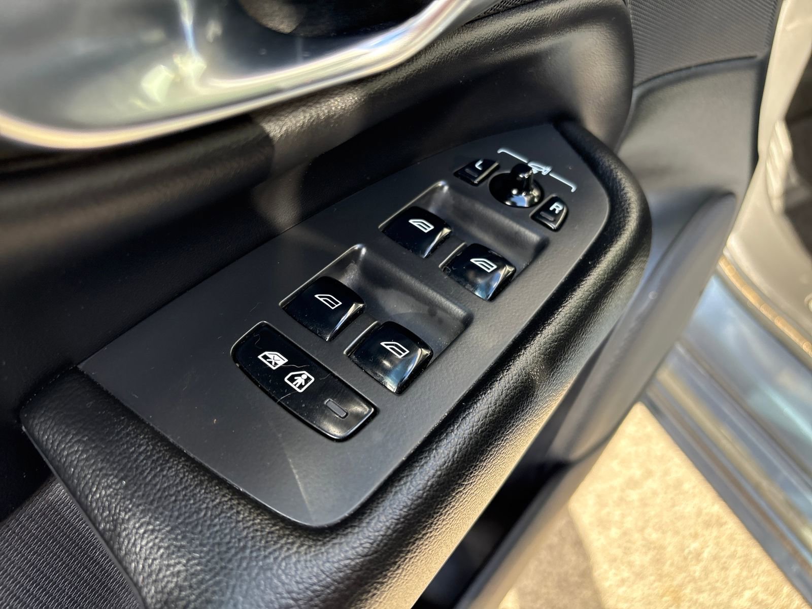 Used 2021 Volvo XC90 T5 Momentum w/ Climate Package image 12