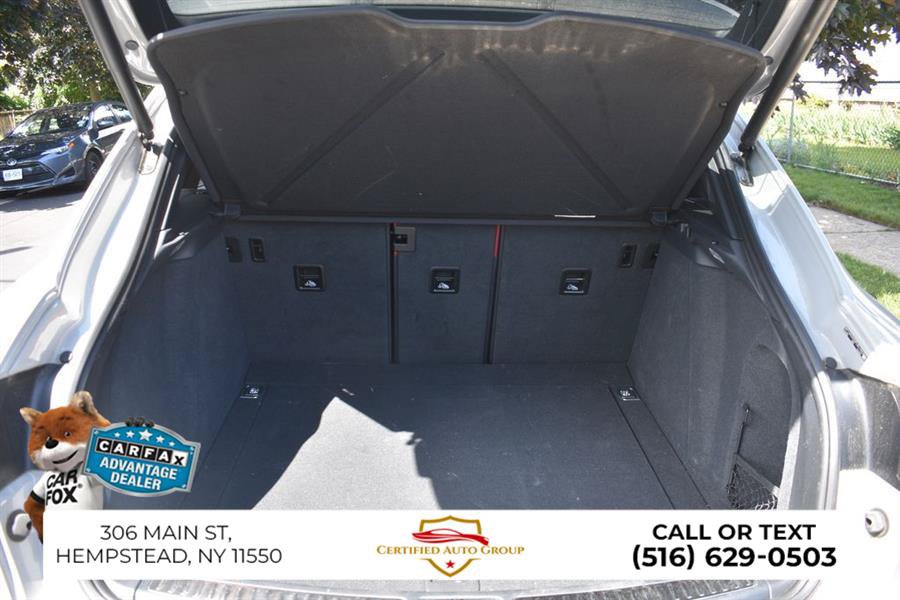 Used 2023 Porsche Macan Turbo AWD/4WD image 32
