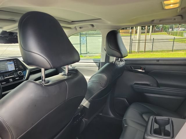 Used 2021 Toyota Highlander XLE FWD image 12