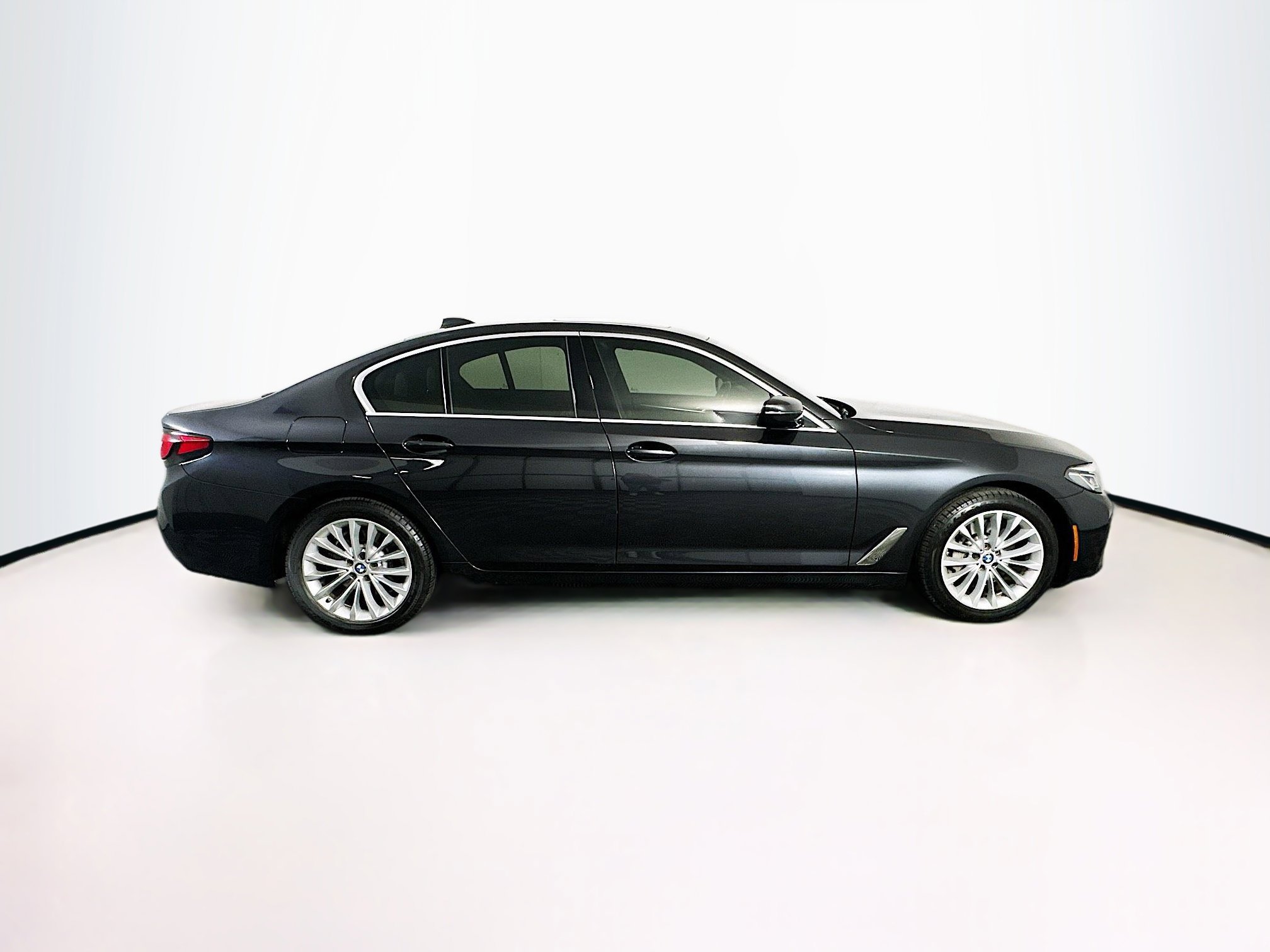 Used 2023 BMW 530i w/ Premium Package image 10