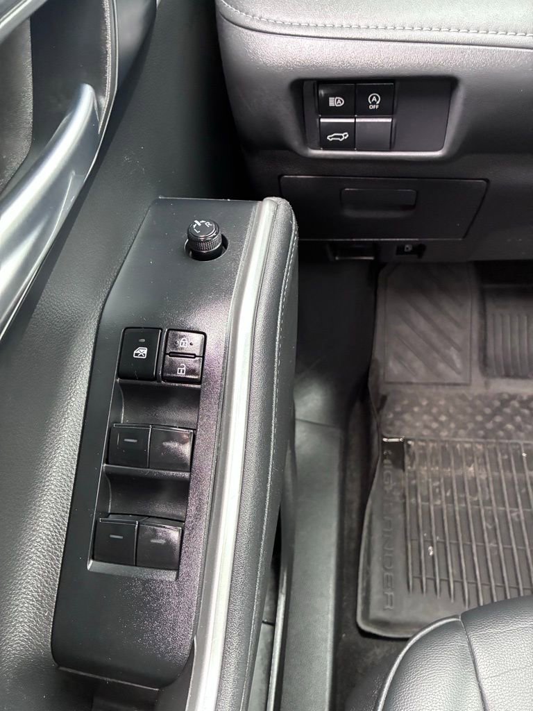 Used 2023 Toyota Highlander XLE AWD/4WD image 24