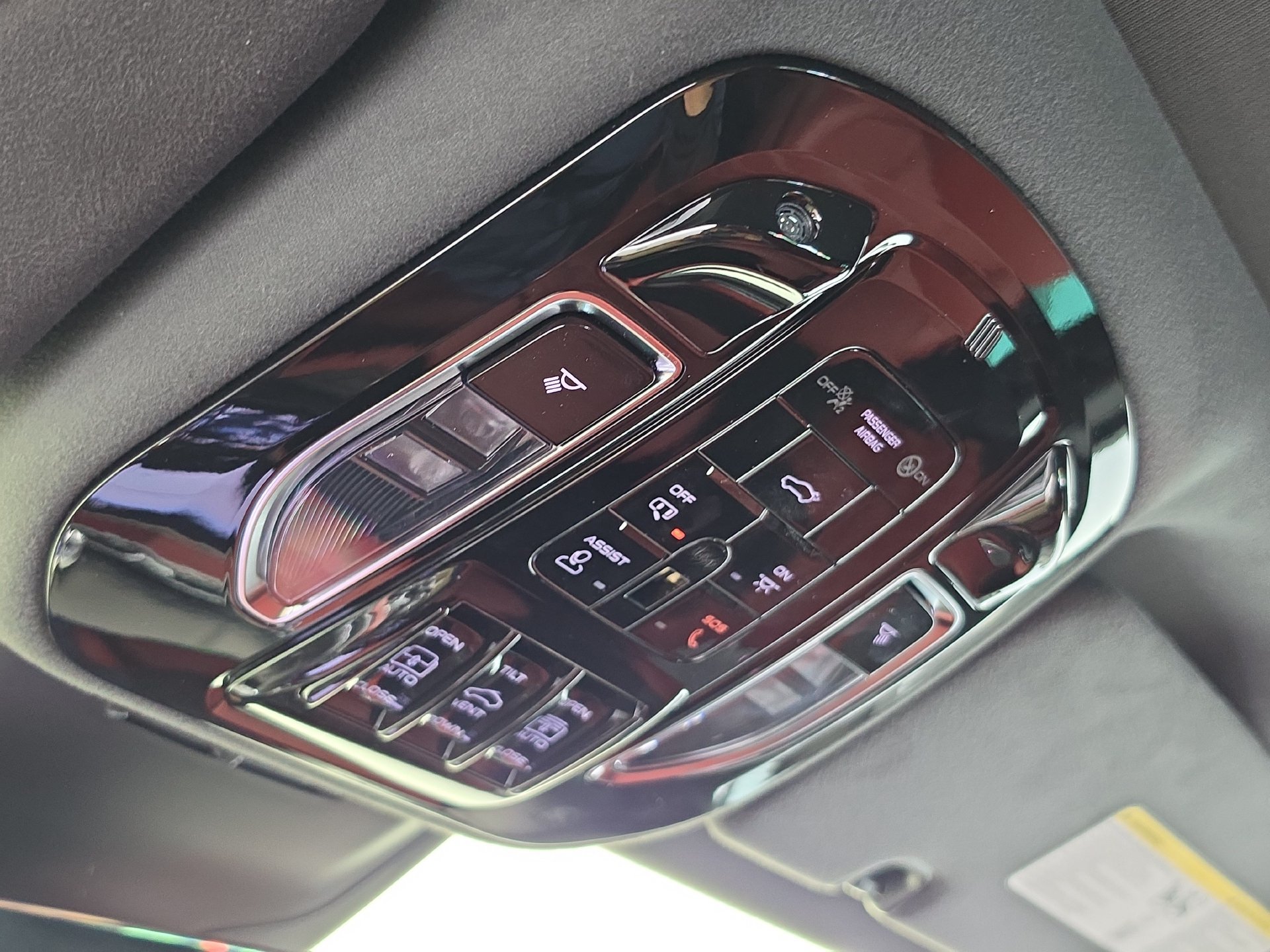 Used 2025 Maserati Grecale Modena AWD/4WD image 29