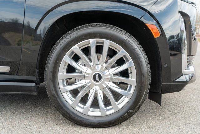 Used 2024 Cadillac Escalade Premium Luxury w/ Performance Package image 12