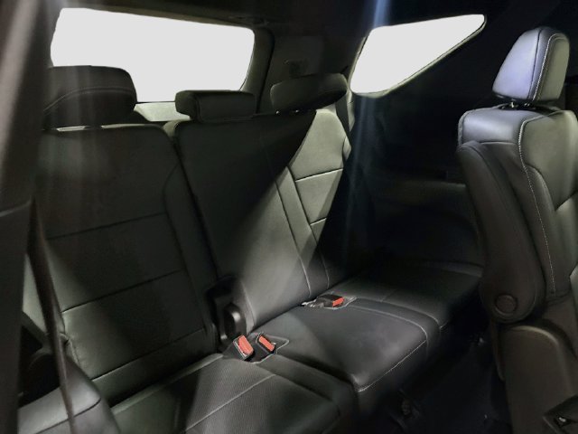 New 2027 Chevrolet Traverse LT w/ LPO, Floor Liner Package FWD image 28