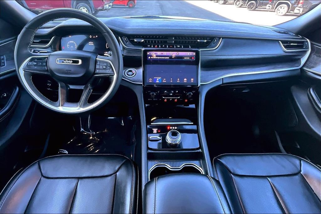 Used 2024 Jeep Grand Cherokee L Limited w/ Luxury Tech Group II image 16