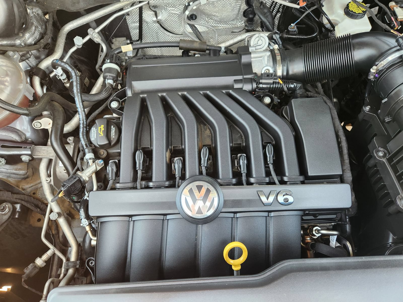 Used 2022 Volkswagen Atlas SEL R-Line AWD/4WD image 35