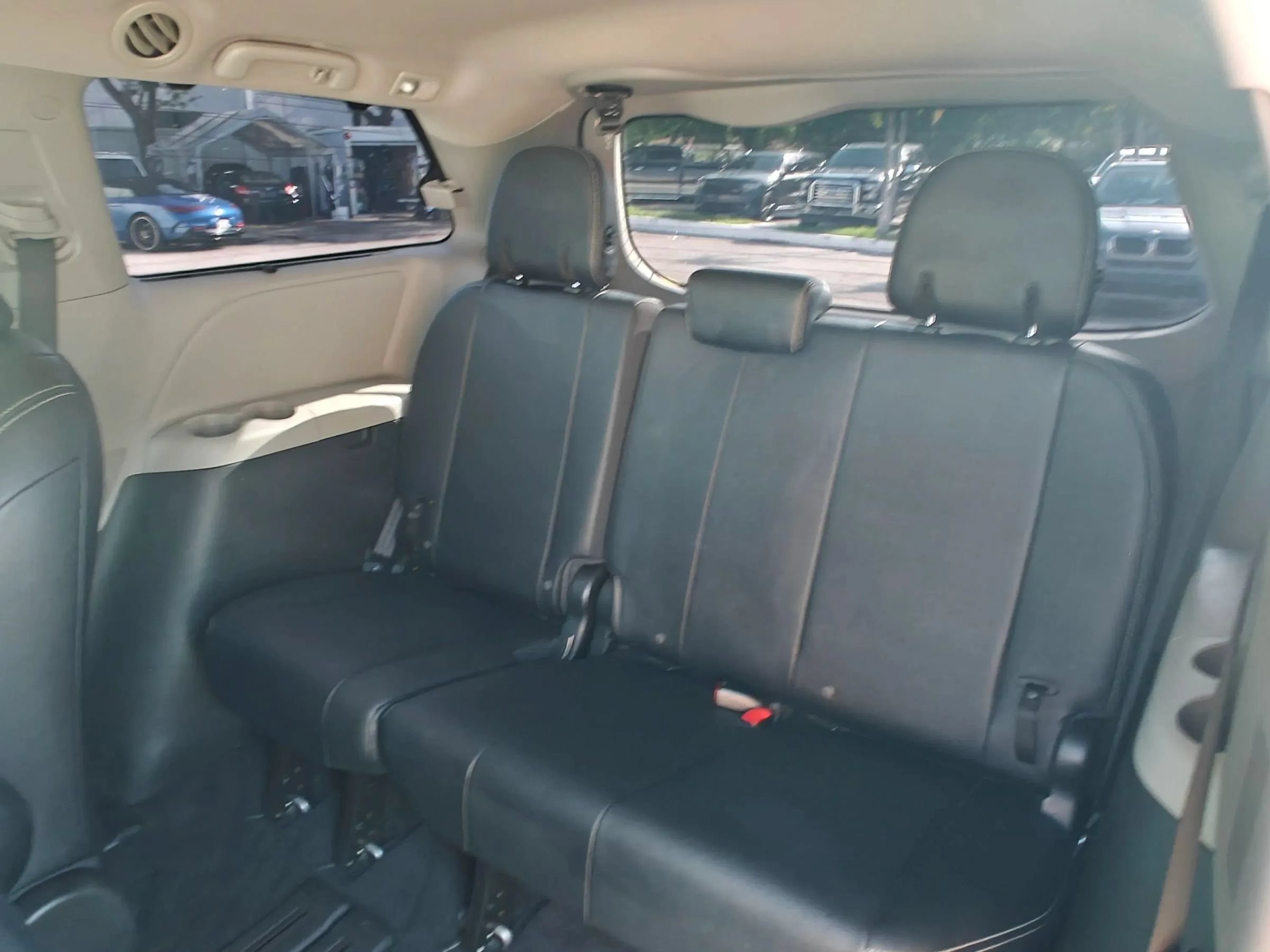 Used 2015 Toyota Sienna SE w/ SE Preferred Package FWD image 11