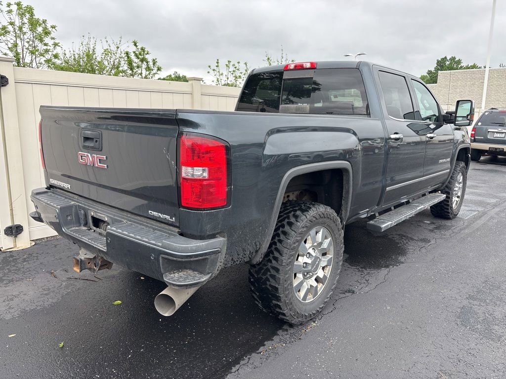 Used 2019 GMC Sierra 2500 Denali w/ Duramax Plus Package AWD/4WD image 3