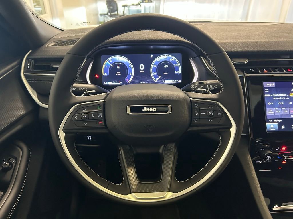 New 2025 Jeep Grand Cherokee Laredo image 9