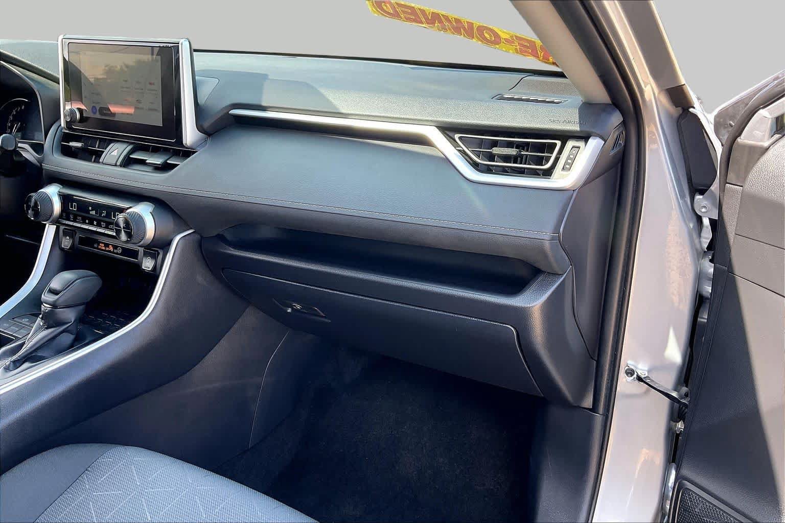 Used 2025 Toyota RAV4 XLE FWD image 16