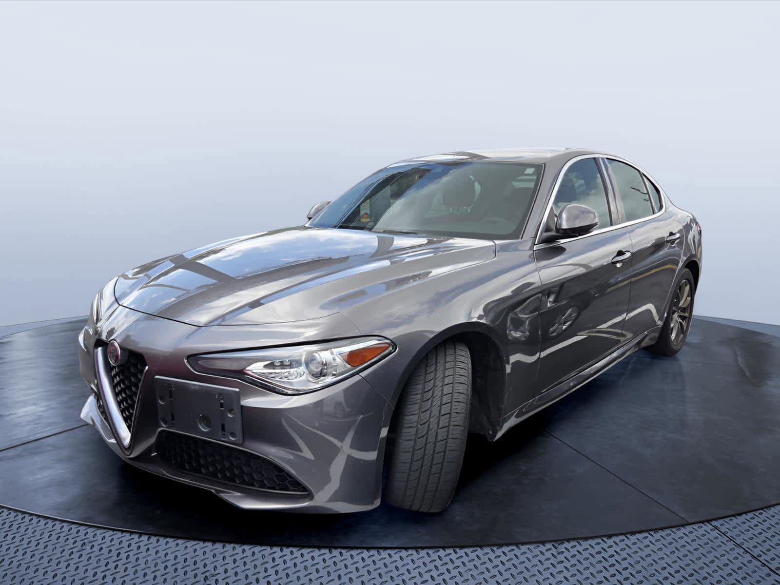 Used 2020 Alfa Romeo Giulia RWD image 1