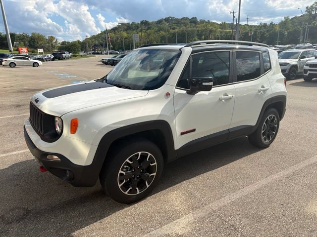 Used 2023 Jeep Renegade Trailhawk w/ Trailhawk Elite Group AWD/4WD image 3